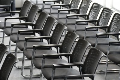 jhenning-chairs-7951845_1920.jpg
