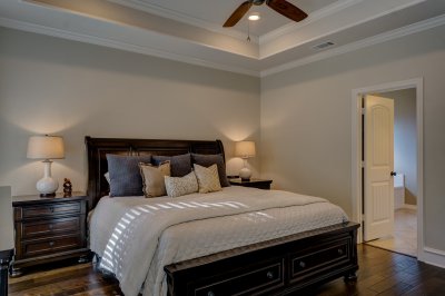 shadowfirearts-bedroom-1940168_1920.jpg