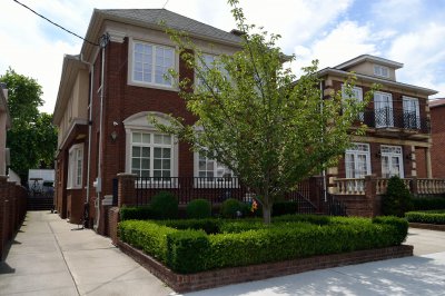 artisticoperations-family-home-2727636_1920.jpg