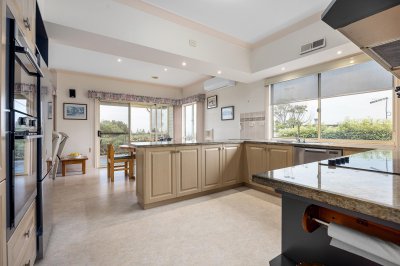 23555986-kitchen-8260356_1920.jpg