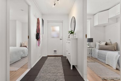 23555986-hallway-8896571_1920.jpg